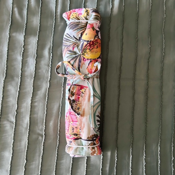 The Bling Sling Magnetic Roll Up Travel Jewelry Holder - Picture 2 of 5